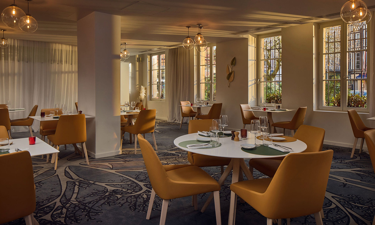 Hotel de Bourgtheroulde, Autograph Collection