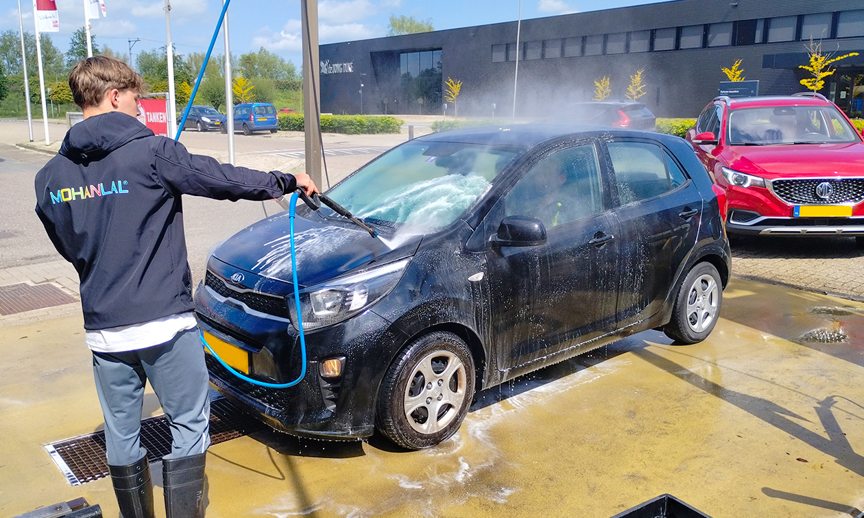 MOHANLAL XL Tankstation Carwash Sliedrecht