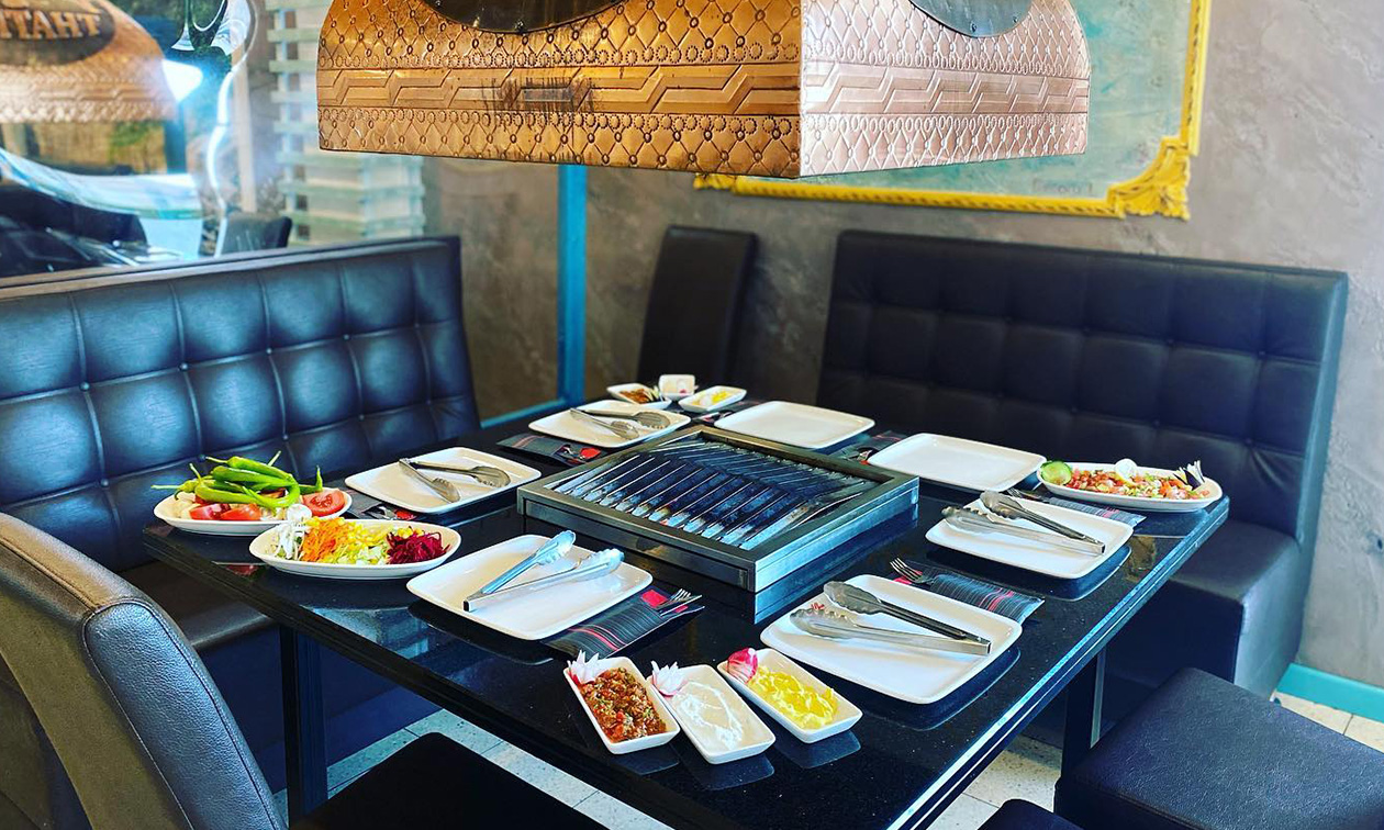 LUNA Grill Restaurant