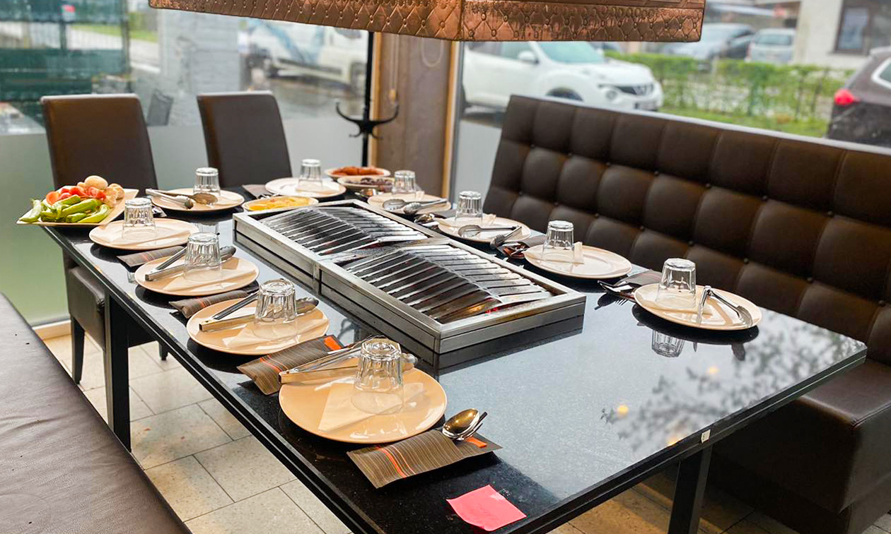 LUNA Grill Restaurant