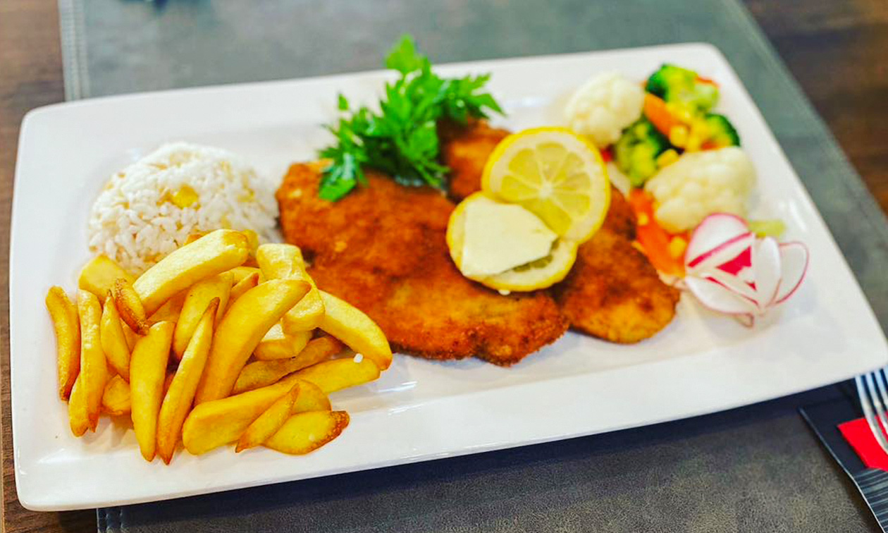 LUNA Grill Restaurant