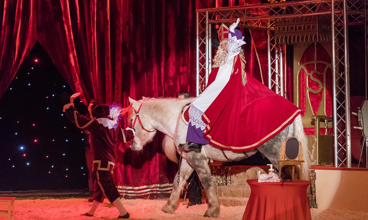 Sinterklaas in het circus
