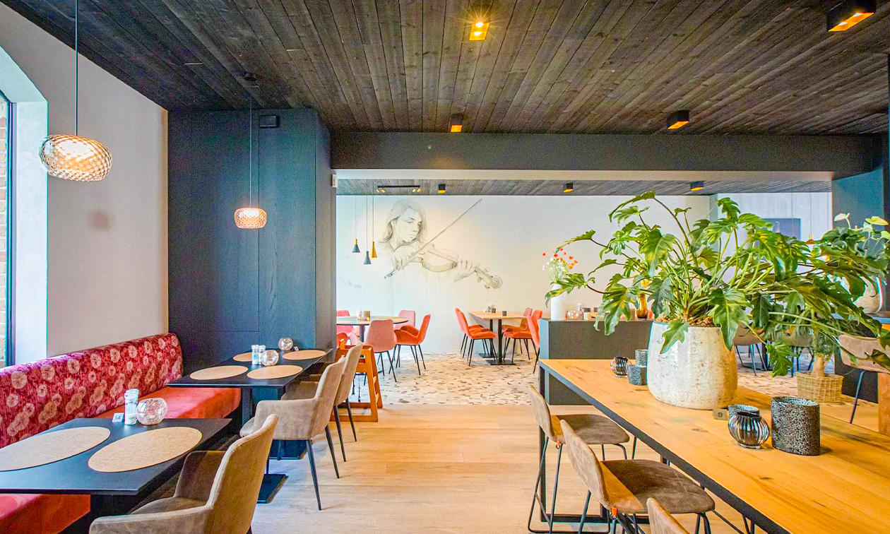 The Old Fiddler Bar & Restaurant