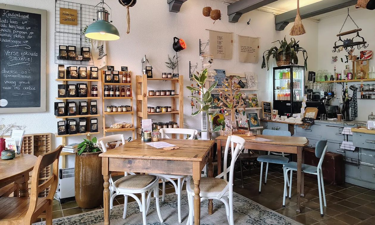 Van|Hier Thee- en Lunchcafé