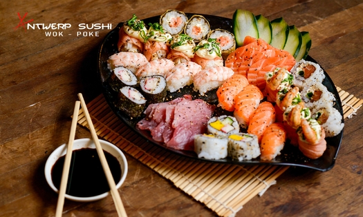 Sushiboot 55 stuks + 8 loempia's voor afhaal bij Antwerp Sushi