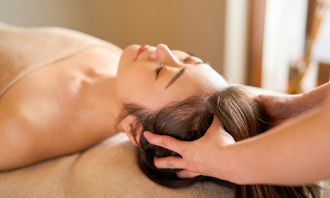 Luxe hoofdhuidbehandeling met voedende oliën (60 min)