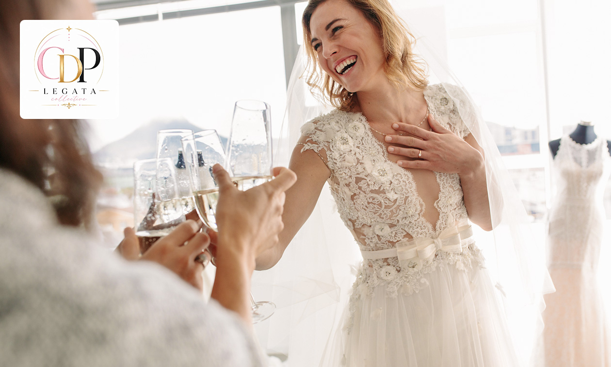Bruidsjurken passen (2 tot 3 uur) + glas bubbels en koekje óf high tea naar keuze