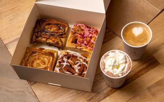 Valgfri snegl og varm drik
