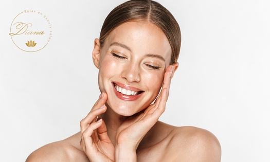 Microdermabrasie- of dermaplaning-gezichtsbehandeling + massage (90 min)