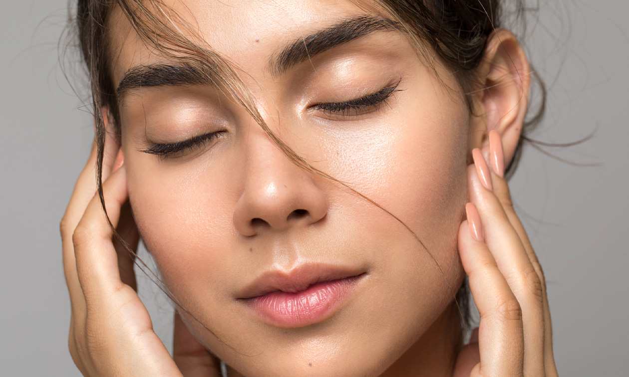 Wenkbrauw- en/of wimperbehandeling naar keuze