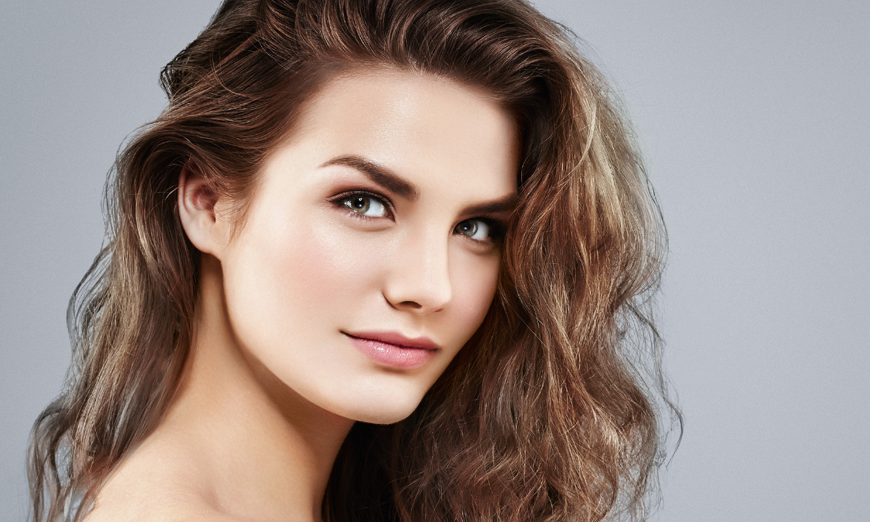 Wenkbrauw- of wimperbehandeling naar keuze