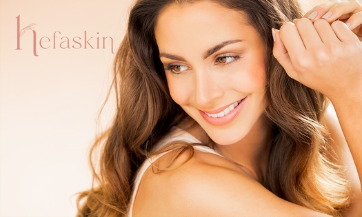 Aquadermabrasie Glow Treatment + gelaatsmassage + LED-lichttherapie (120 min)