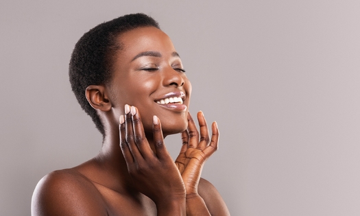 Soin visage au choix (60 min) ou soin Hydrafacial (90 min) + évtl. luminothérapie près de Liège