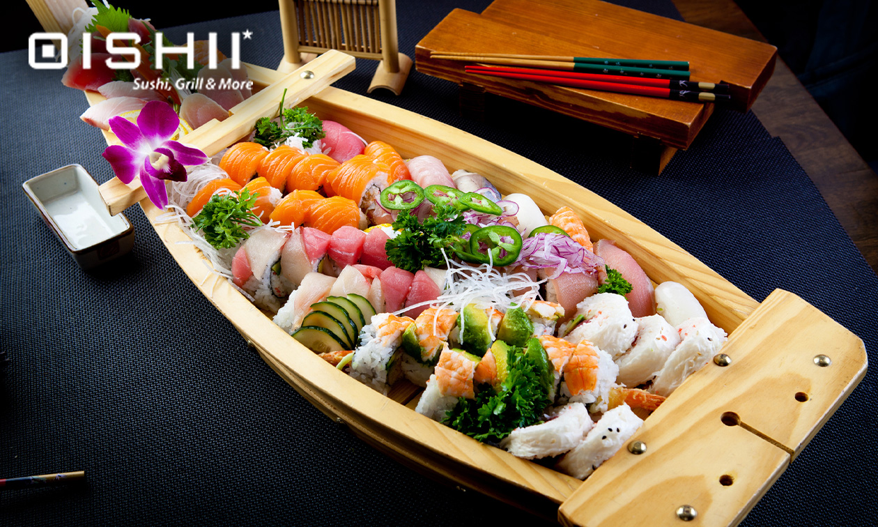 Sushiboot voor 2 personen (46 stuks) + ebi tempura voor afhaal of dine-in bij Oishii