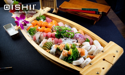 Sushiboot voor 2 personen (46 stuks) + ebi tempura voor afhaal of dine-in bij Oishii