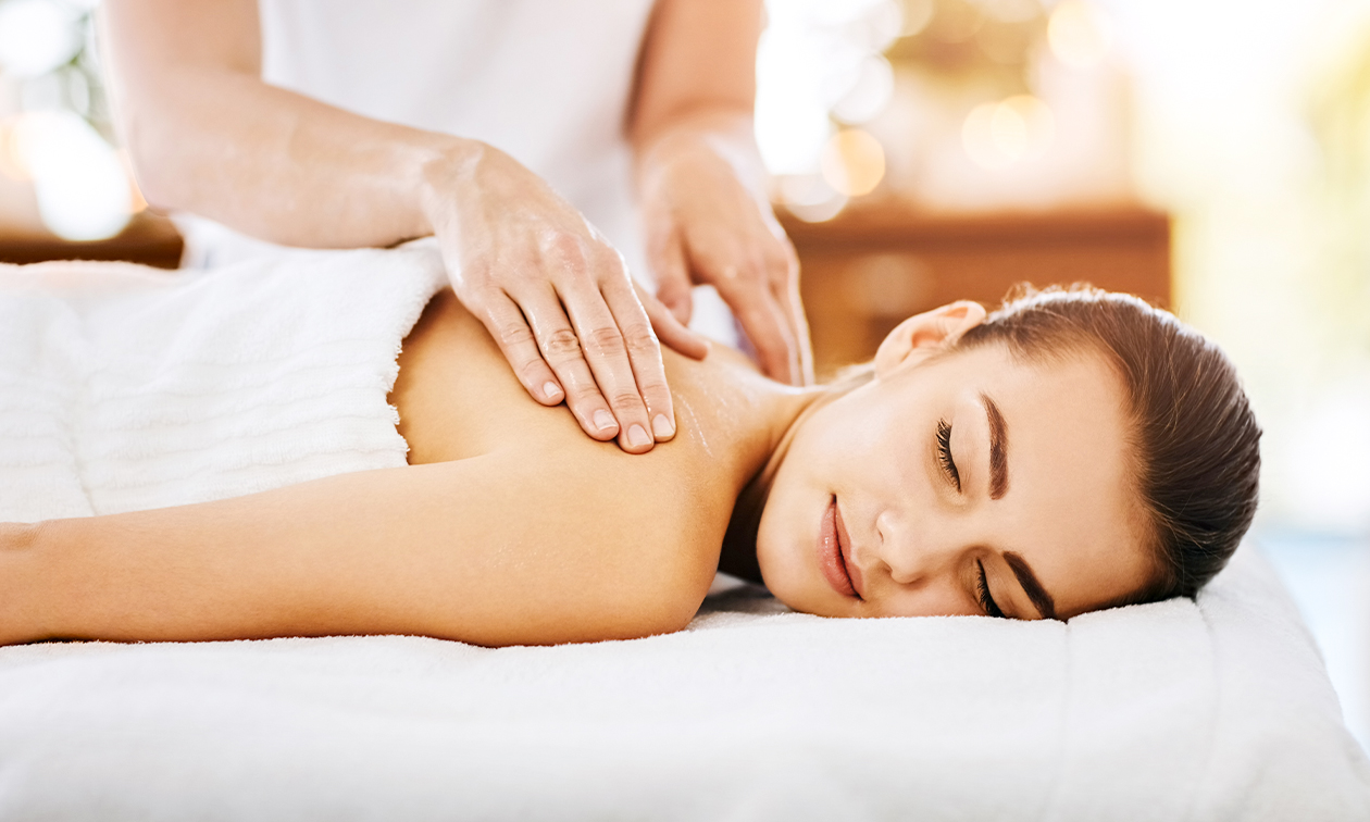 Massage relaxant du corps ou soin du visage (60 min) près de Charleroi