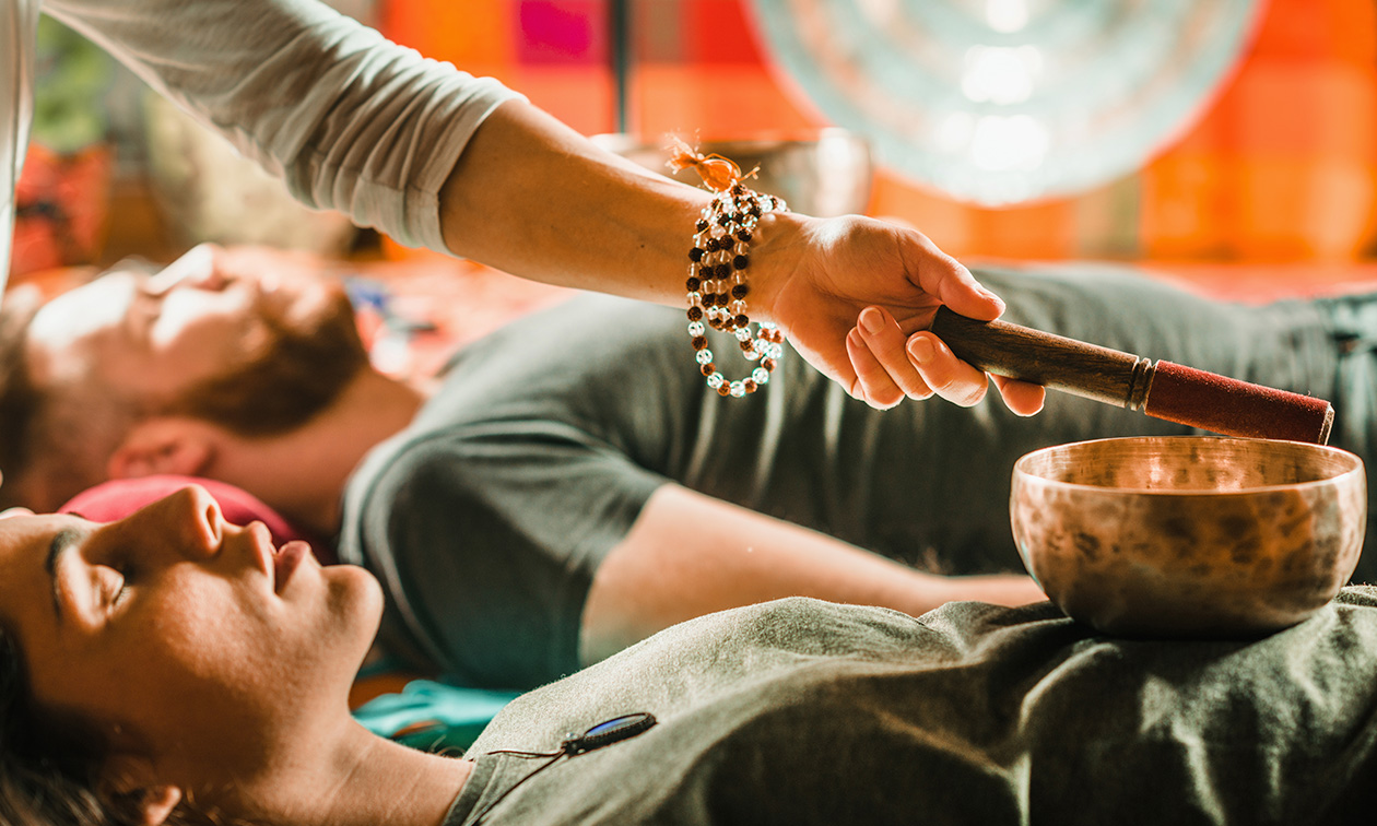 Stiltewandeling of andullatietherapie of -massage en evt. klankschaalmeditatie of-massage