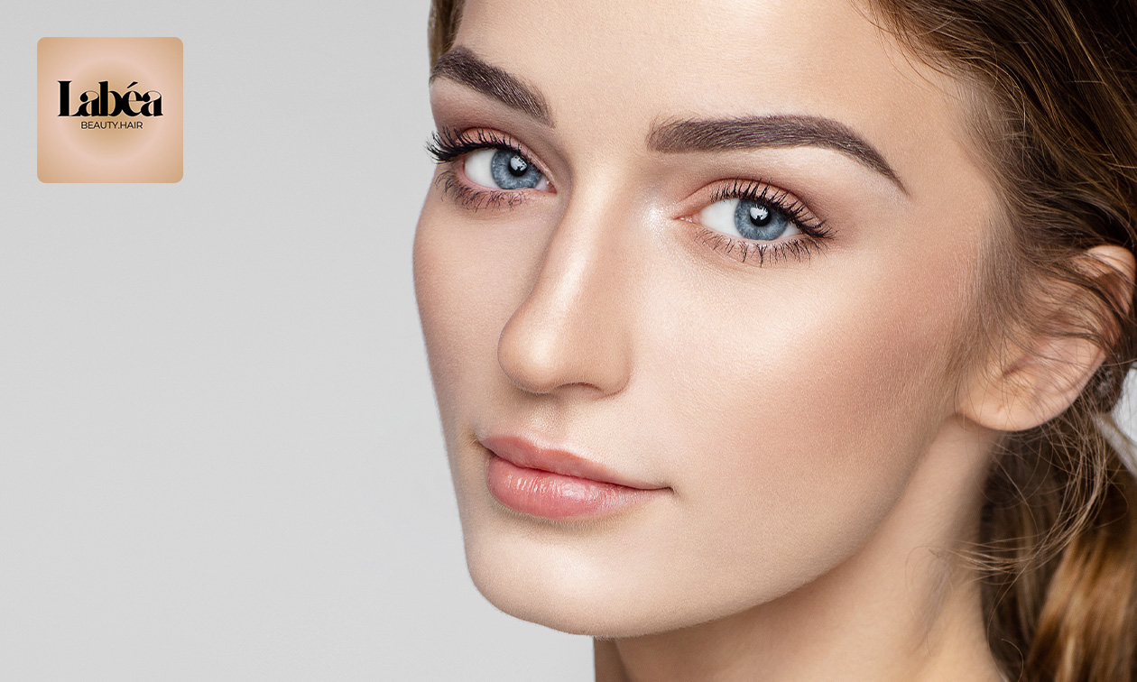 Wimper- of wenkbrauwbehandeling naar keuze