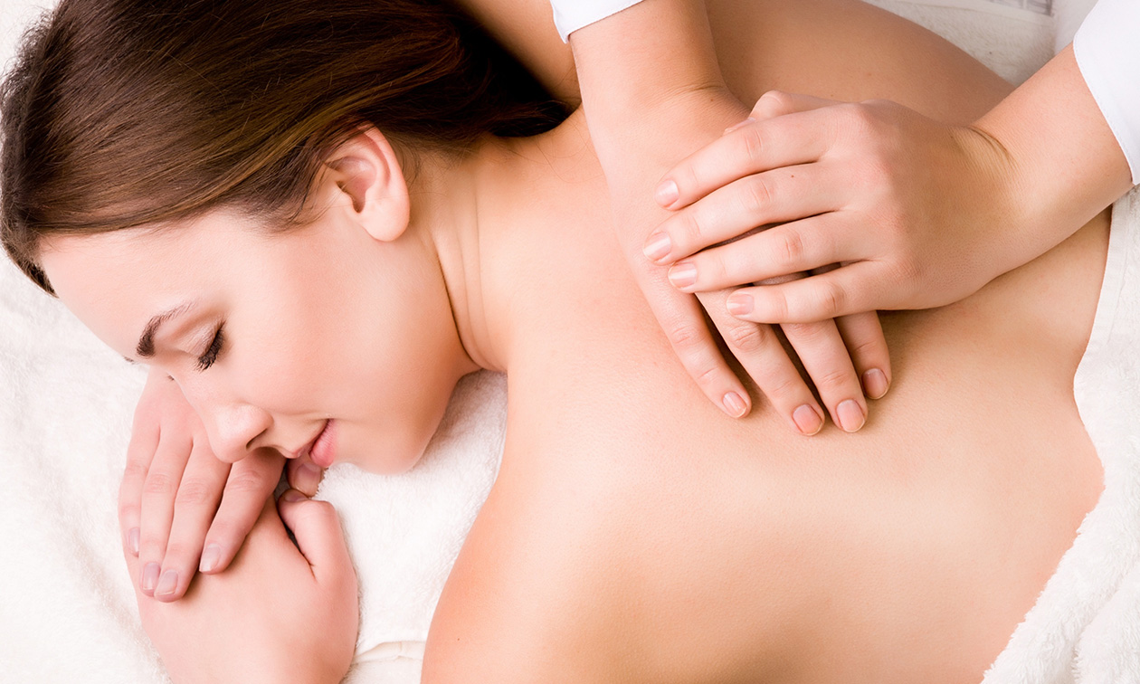 Massage naar keuze (60 min) en/of gelaatsbehandeling (75 min)