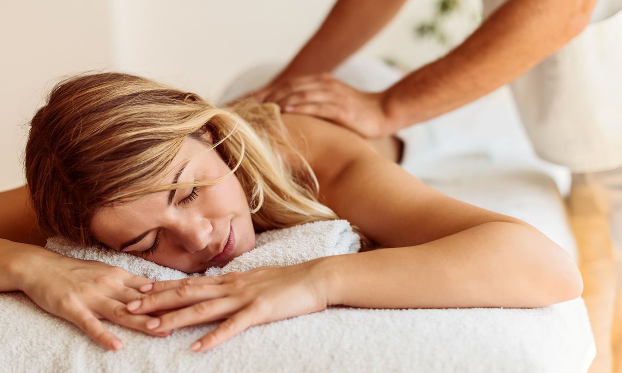 Ontspannende massage + gezichtsbehandeling (75 min)