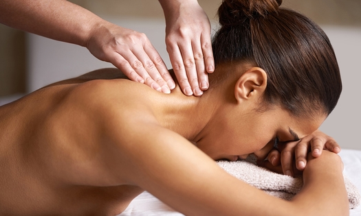 Massage naar keuze (60 of 90 min) of rugpakking (60 min)