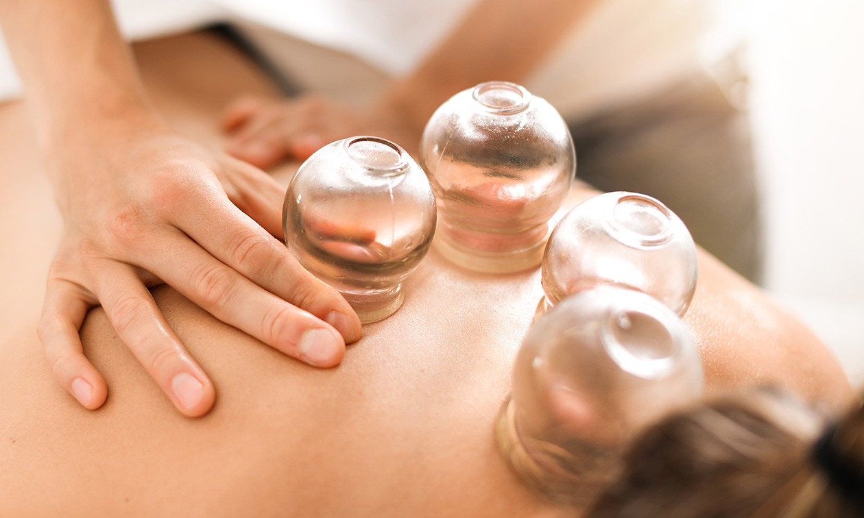 Cuppingmassage (40 min) + evt. voetreflexmassage, coaching of rug-, nek- en schoudermassage (30 min