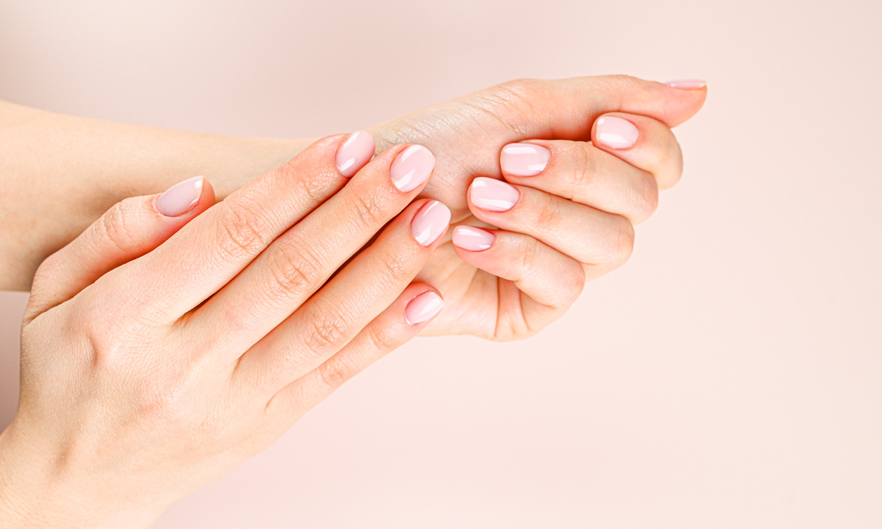 Manicurebehandeling met BIAB + lakken