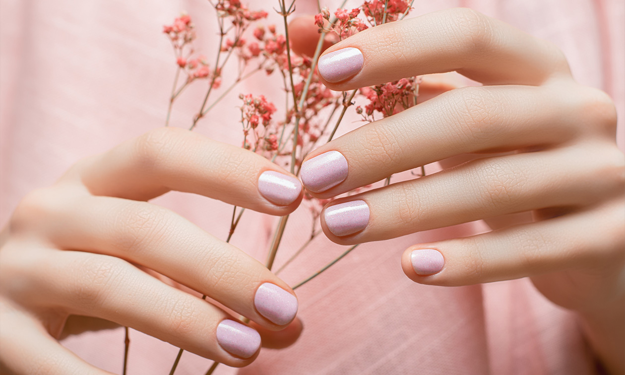 Manicurebehandeling + gellak of gelnagels + verlenging