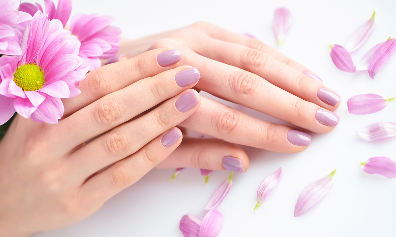 Manicurebehandeling + gellak of BIAB