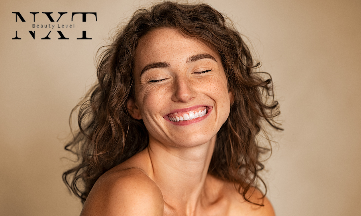 Gezichts- of wenkbrauwbehandeling + evt. bovenlip en/of kin harsen