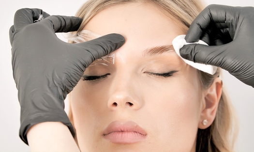 Brow lift + évlt. coloration près de Dinant