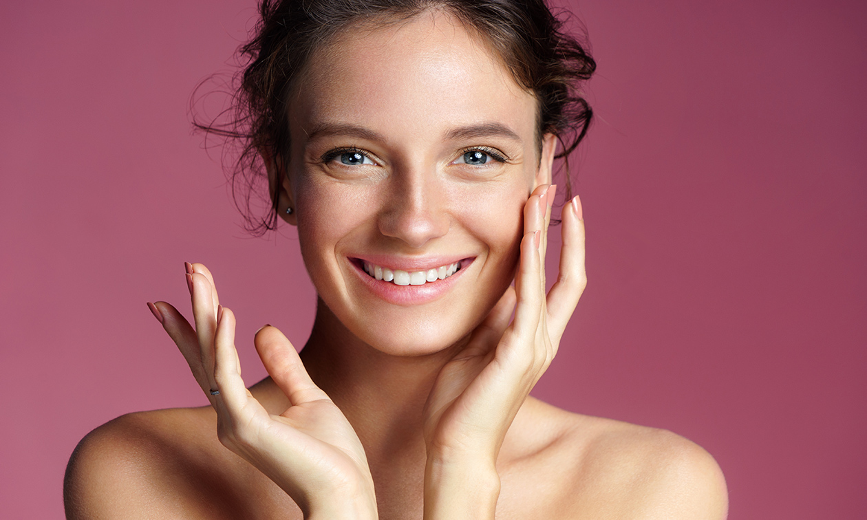 Gezichtsbehandeling of microneedling-behandeling naar keuze (60 min)