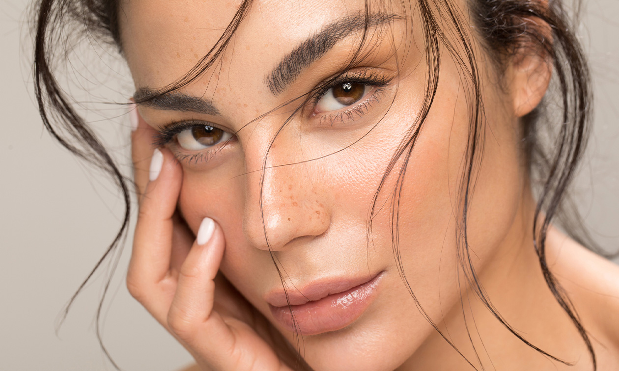 Wimper- of wenkbrauwbehandeling naar keuze