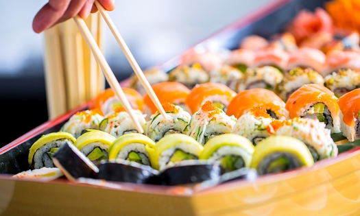 Sushiboot voor 2 personen (44 stuks) + evt. loempia's