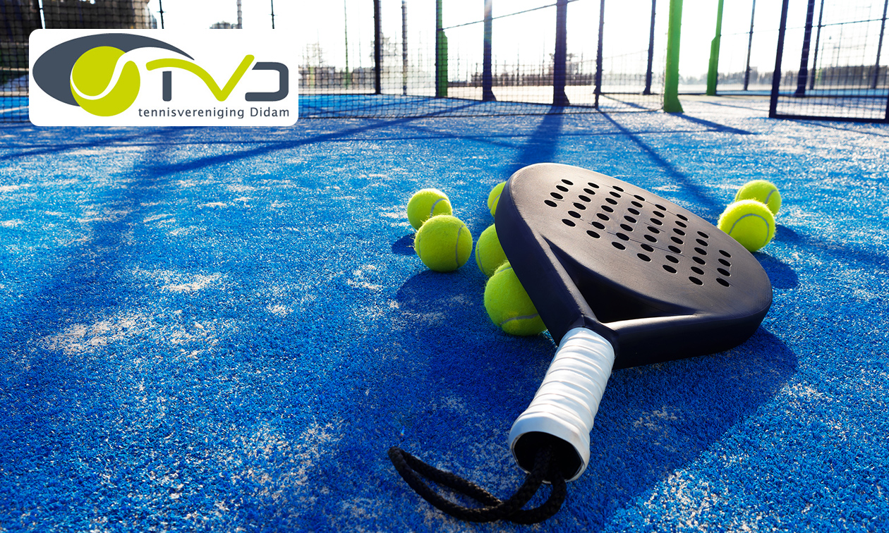 Huur padelbaan voor 4 personen (1 of 2 uur) + materiaal