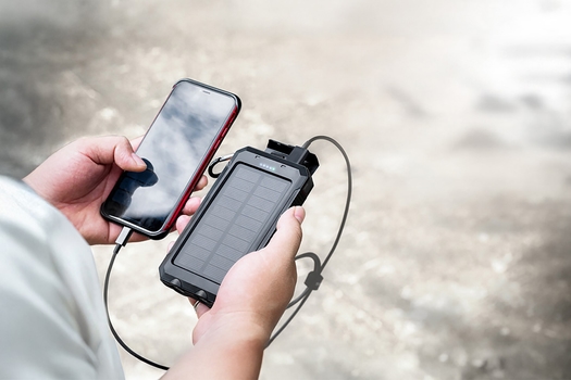 Solcellepowerbank med lygte