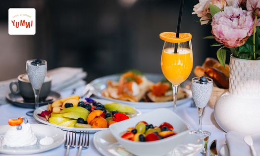 Luxe ontbijt + glas cava bij Yummi