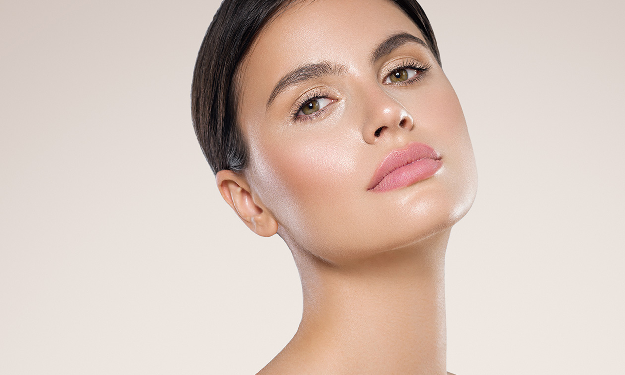 Wenkbrauw- of wimperbehandeling naar keuze